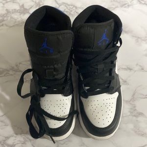 Air Jordan 1 Mid Sz 5 (Grade School)